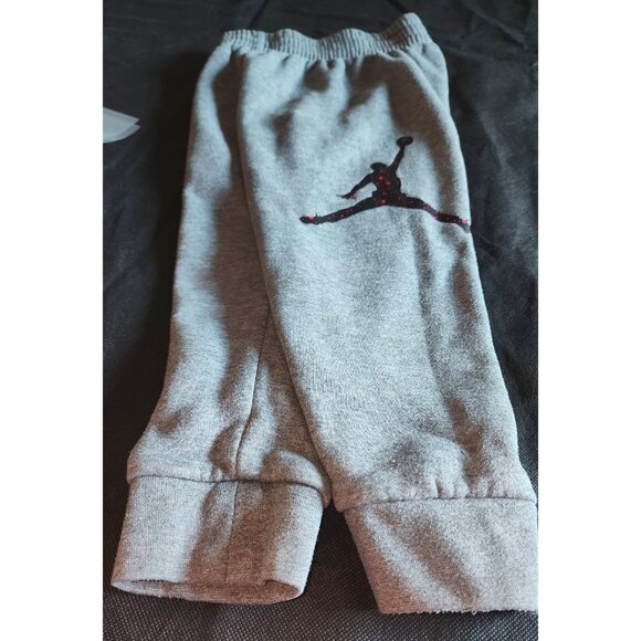 Jordan Kids Grey Sweatpants With Iconic Jumpman Logo Size 4T - Picture 3 of 8
